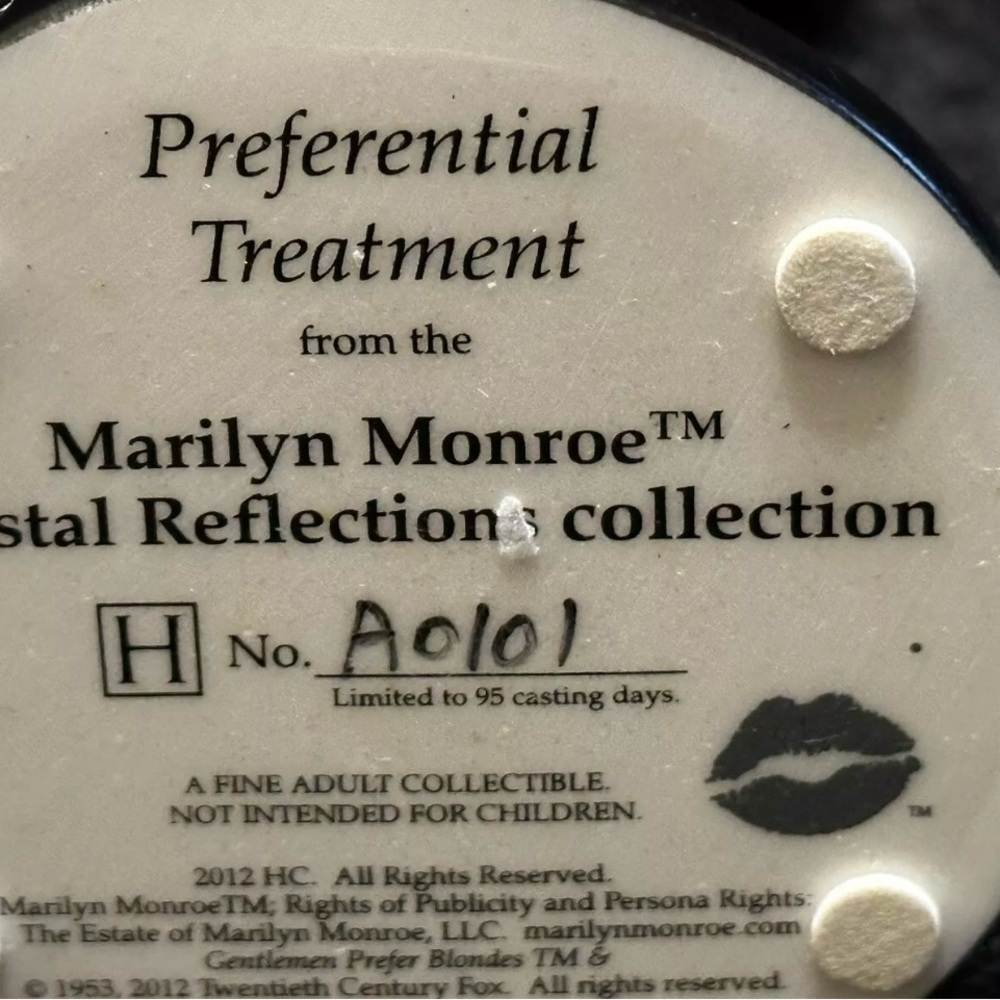 Marilyn Monroe Crystal Reflections Figurine by the Hamilton Collection - Picture 10 of 13